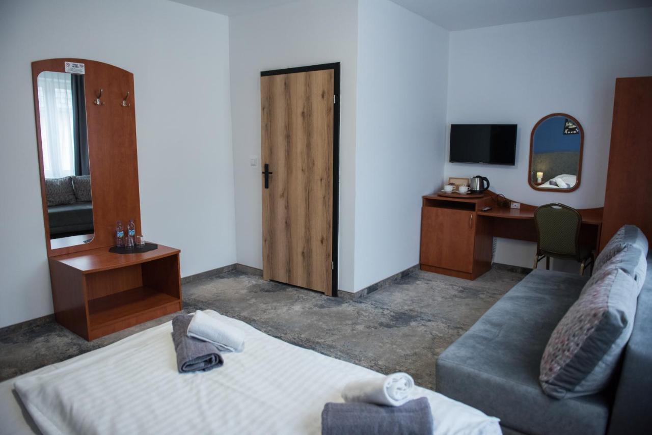 Hotel Paradiso Suchedniow Ngoại thất bức ảnh