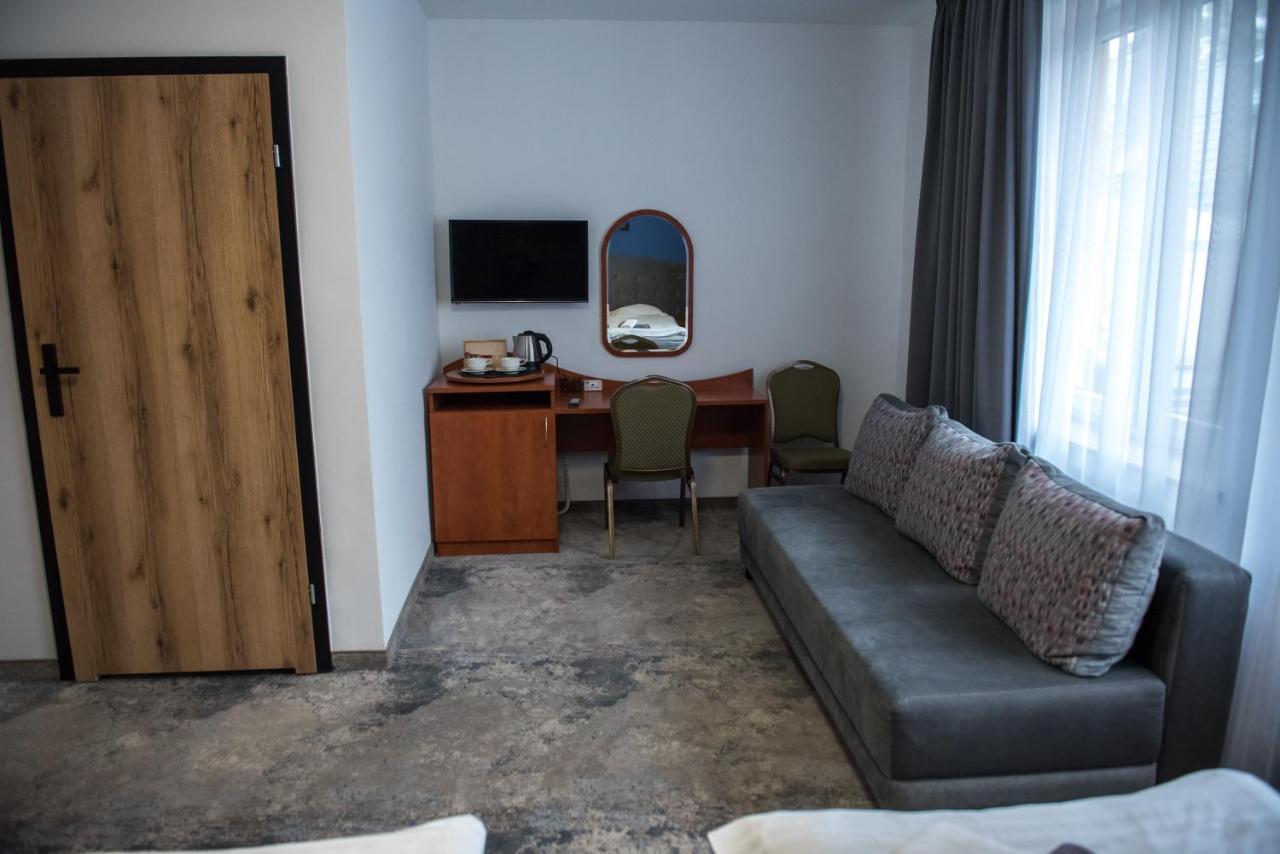 Hotel Paradiso Suchedniow Ngoại thất bức ảnh
