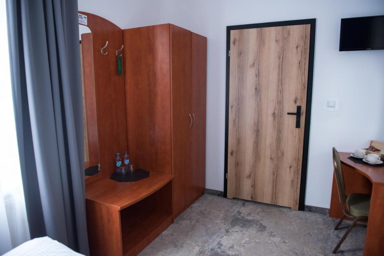 Hotel Paradiso Suchedniow Ngoại thất bức ảnh