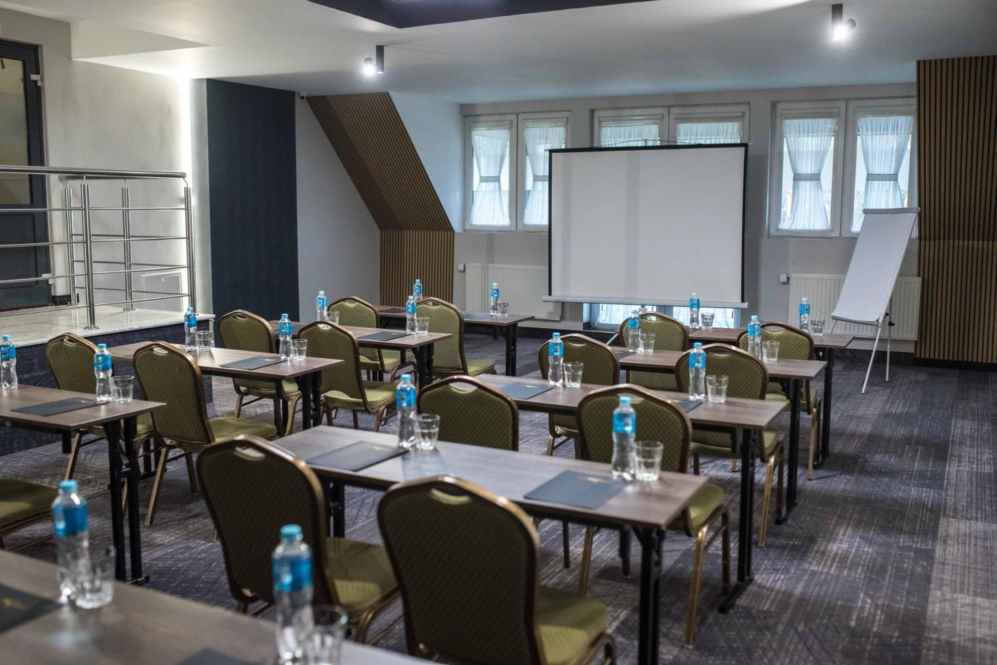 Hotel Paradiso Suchedniow Ngoại thất bức ảnh