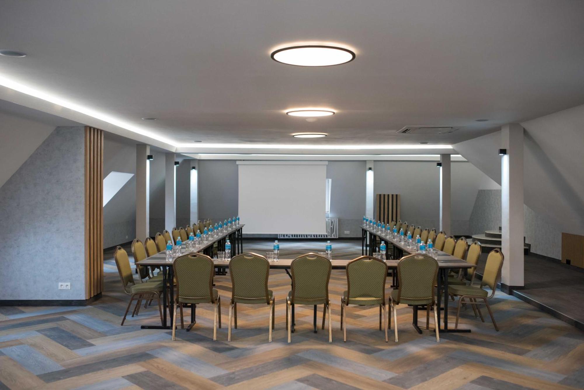 Hotel Paradiso Suchedniow Ngoại thất bức ảnh