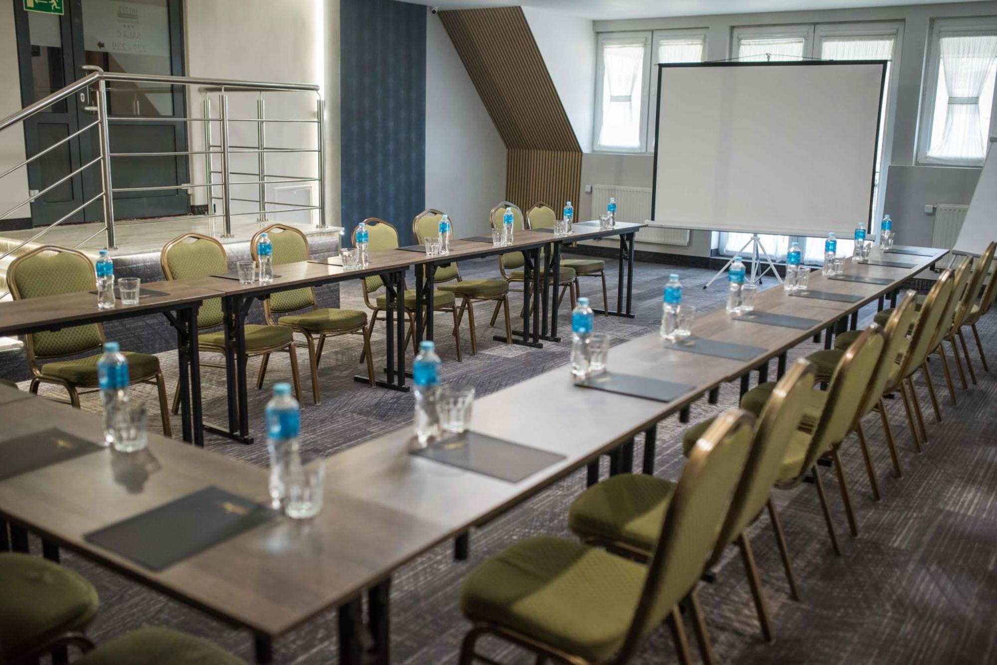 Hotel Paradiso Suchedniow Ngoại thất bức ảnh