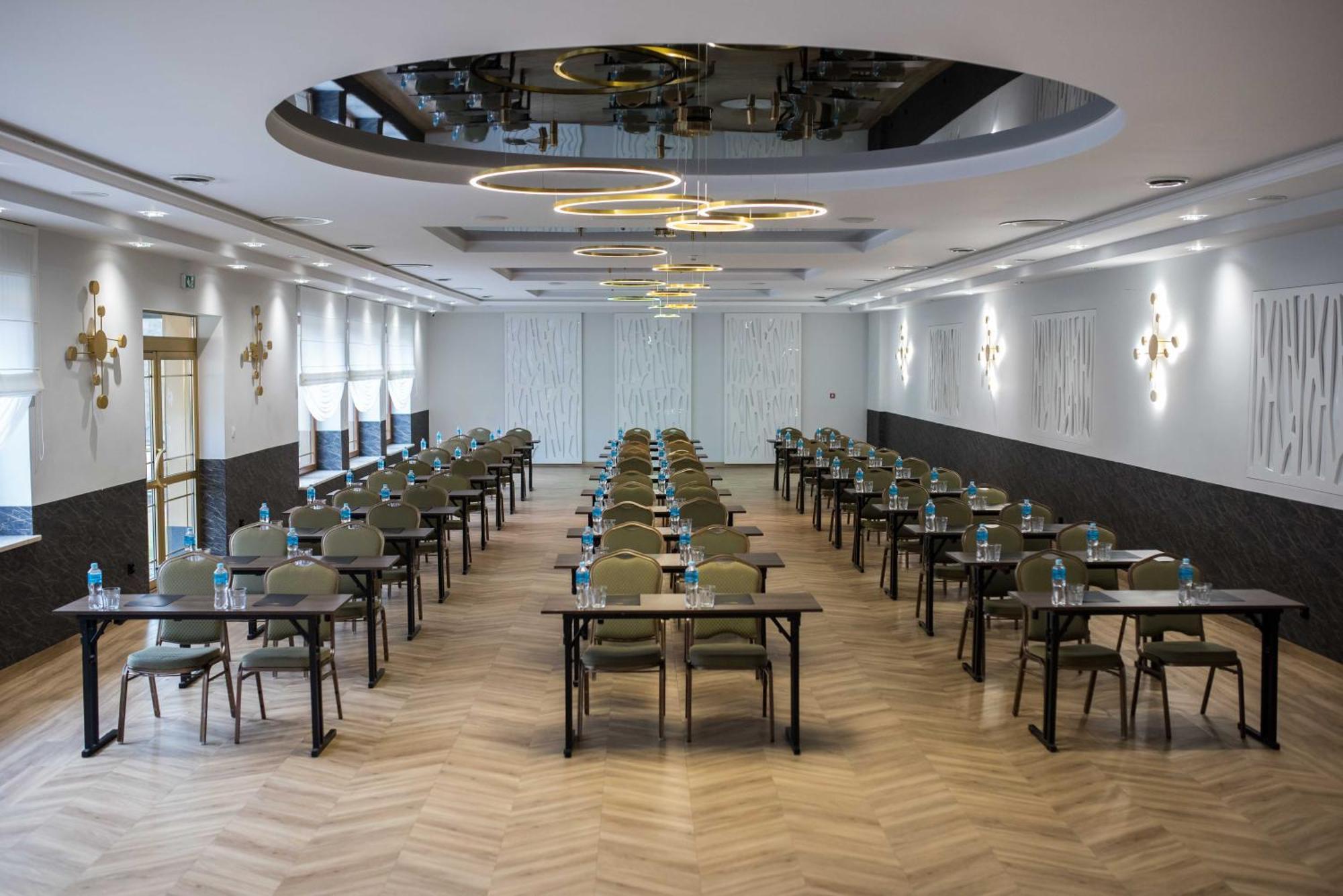 Hotel Paradiso Suchedniow Ngoại thất bức ảnh