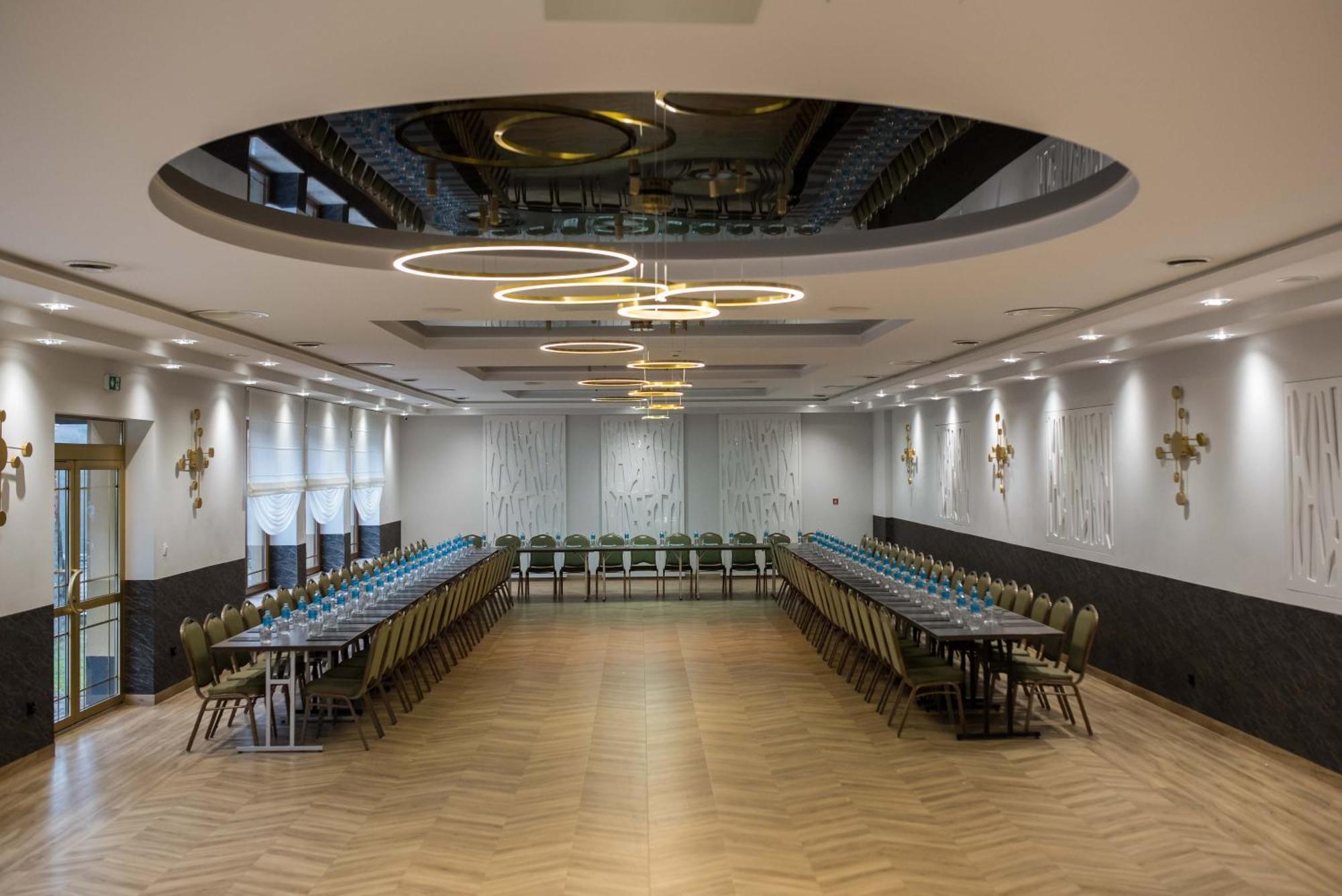 Hotel Paradiso Suchedniow Ngoại thất bức ảnh