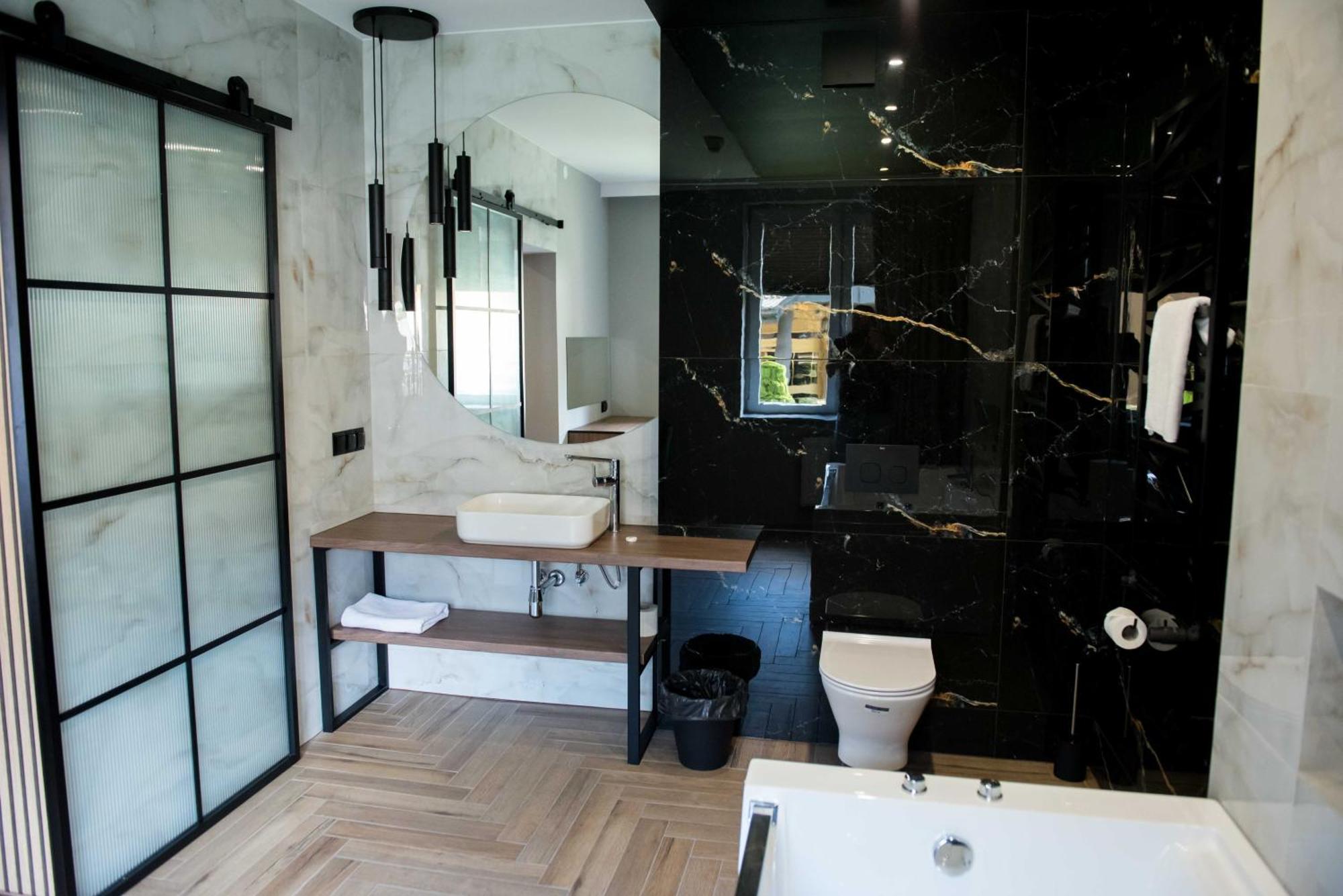 Hotel Paradiso Suchedniow Ngoại thất bức ảnh