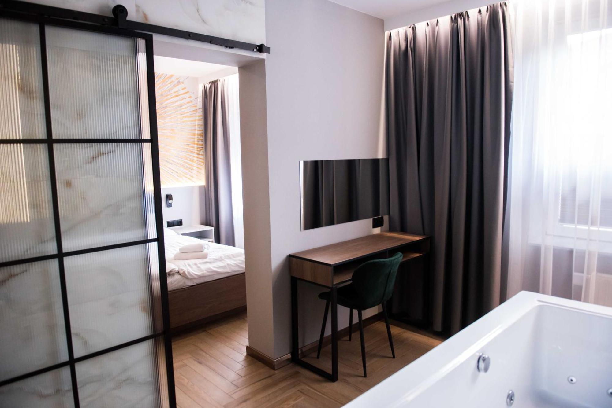 Hotel Paradiso Suchedniow Ngoại thất bức ảnh