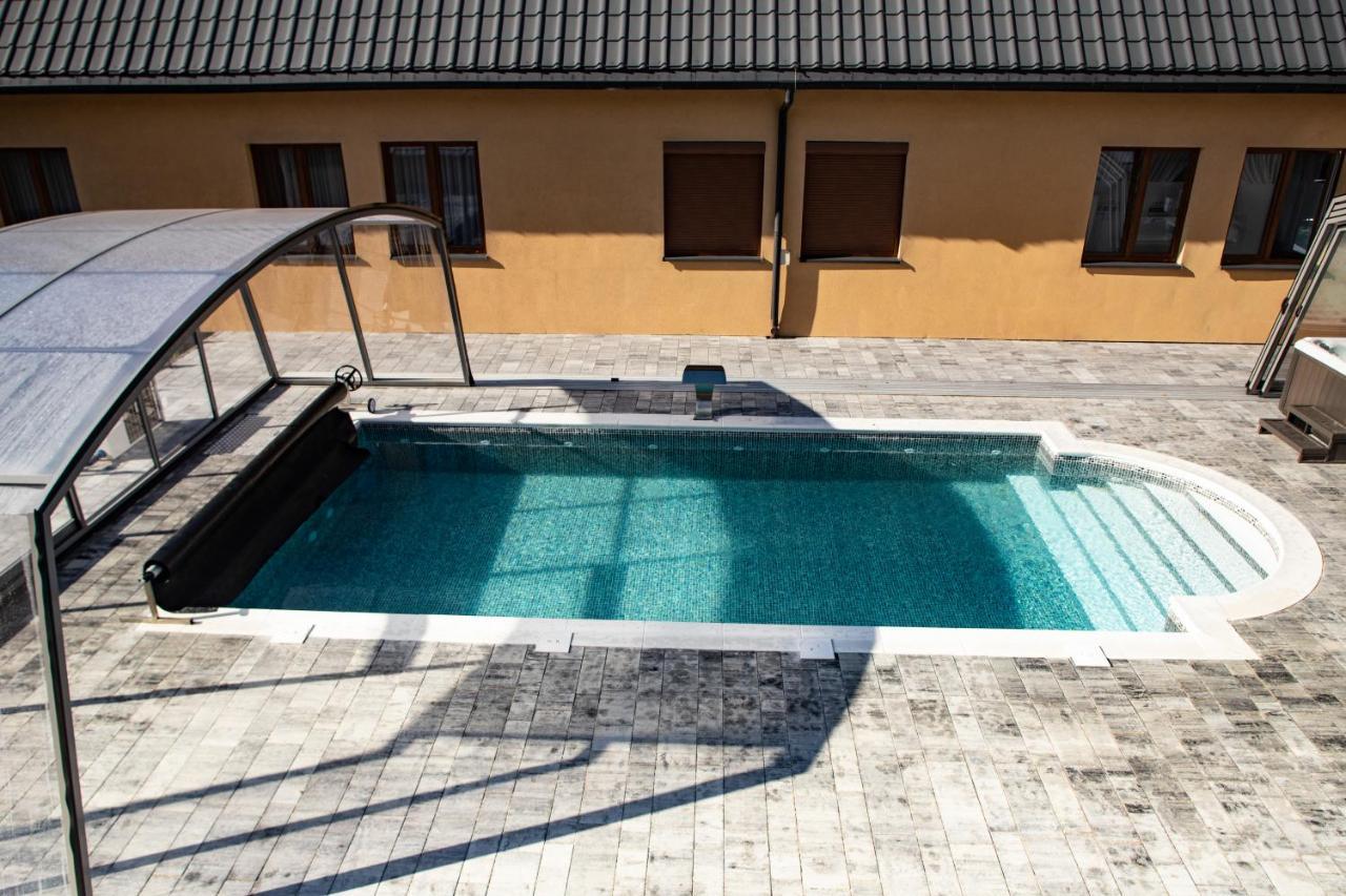 Hotel Paradiso Suchedniow Ngoại thất bức ảnh